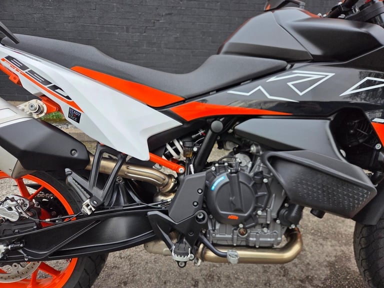 2023 KTM 890 SMT
