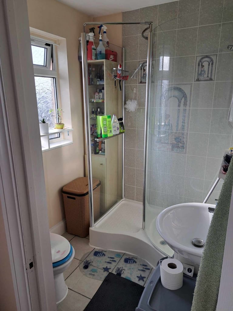 Spacious & Cosy Ensuite Room for Rent TW14 0JS 