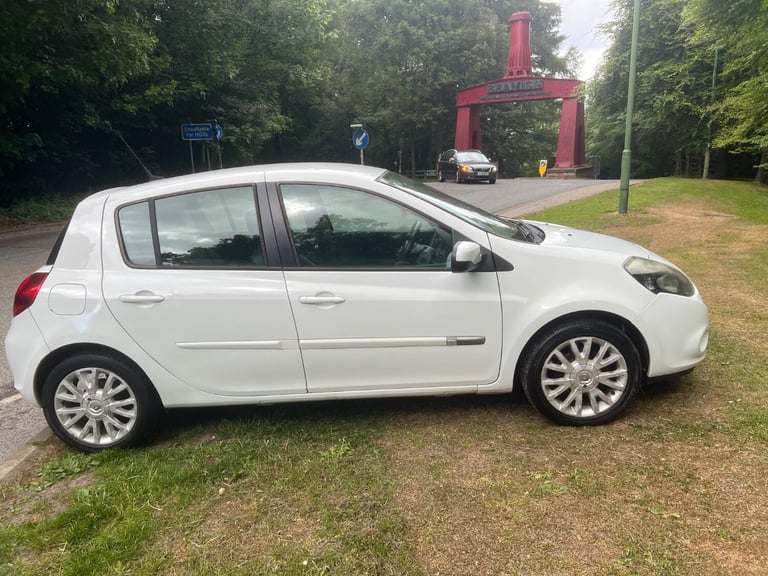 RENAULT CLIO 1.5 dCi Dynamique TomTom White Manual Diesel 2012