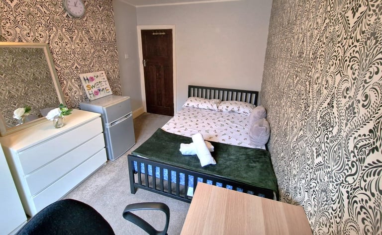 Double room to let near Bournemouth Train Station Frances rd.
