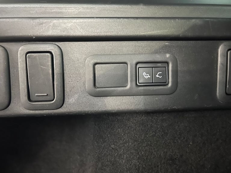 2017 Land Rover Range Rover Velar 3.0 SD6 V6 First Edition SUV 5dr Diesel Auto 4WD Euro 6 (s/s) (...