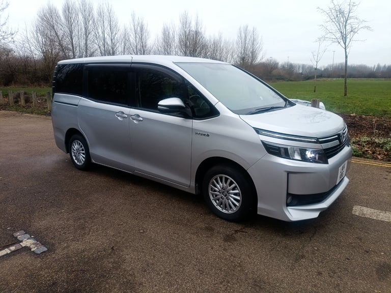 image for 2014 Toyota voxy 1.8 hybrid 7 seater