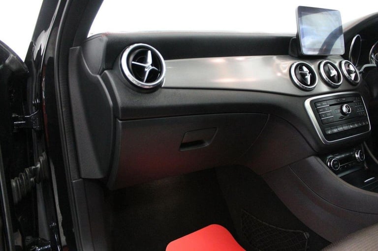 MERCEDES-BENZ GLA CLASS 2.1 GLA220d AMG Line (Premium Plus) 7G-DCT 4MATIC Euro