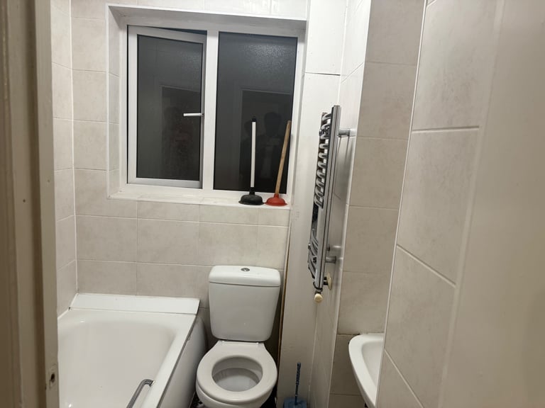 2 Bedroom first Floor Maisonette (Flat) is available to rent in Hayes UB4 