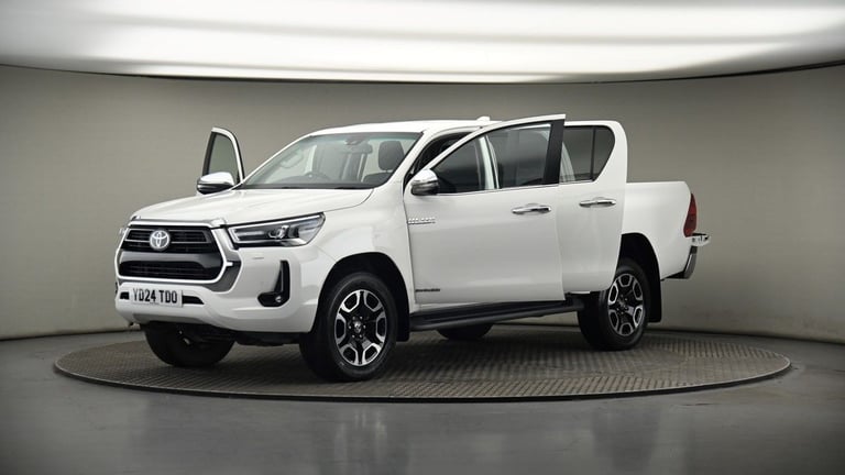 2024 Toyota Hilux 2.8 D-4D Invincible Pickup Double Cab 4dr Diesel Auto 4WD Euro 6 (s/s) (204 Pic...