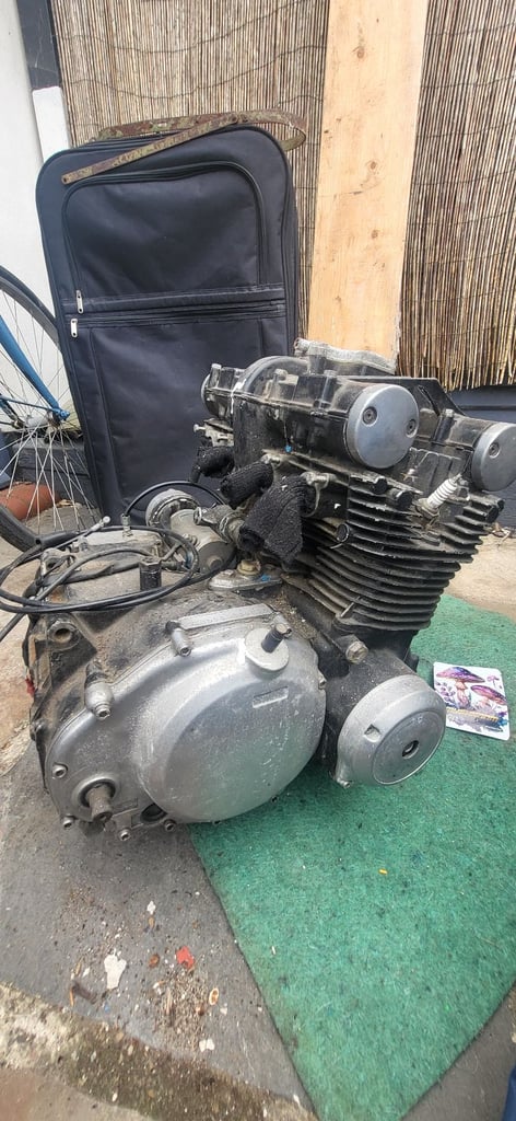 kawasaki motorcycle 550 GSX engine with carbs, exhaust pipes,  