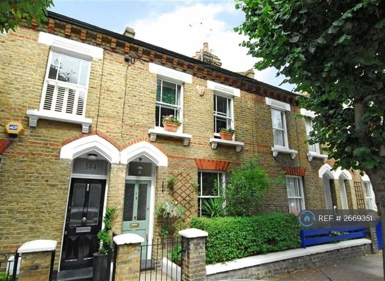 2 bedroom house in Elsley Road, London, SW11 (2 bed) (#2669351)