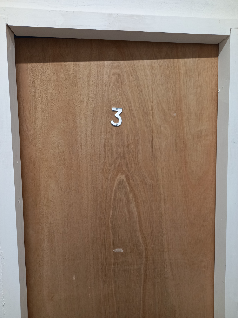 **LET BY**HIGH SPEC**2 BEDROOM**FLAT 3**4-6 WATERLOO ROAD**
