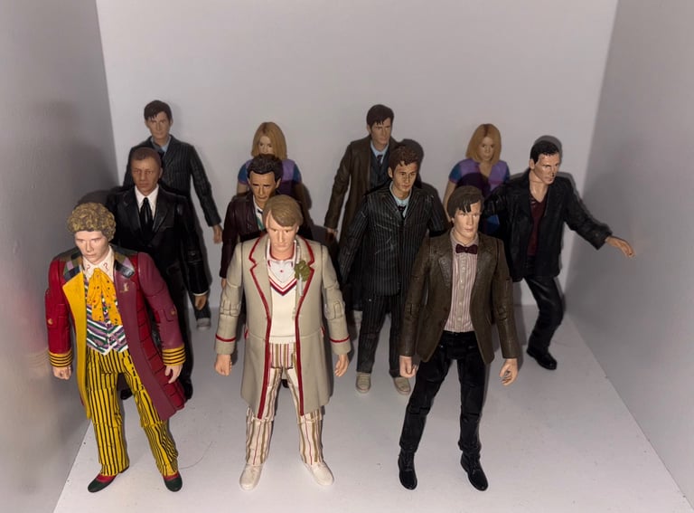 11 Doctor Who Figures 