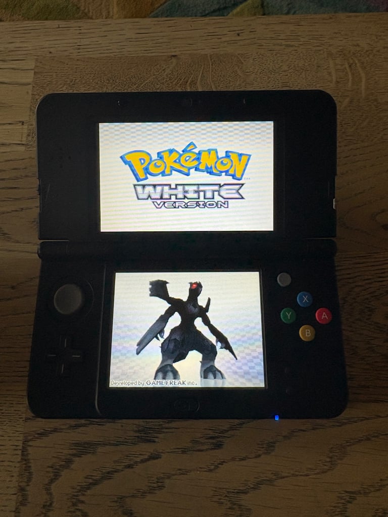 Pokémon White Version - Nintendo DS - Complete with Manual and Box