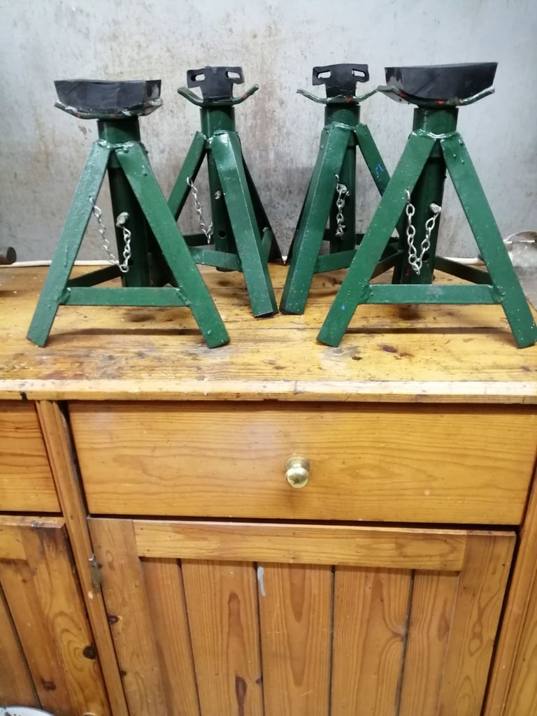 4 Axle stands 