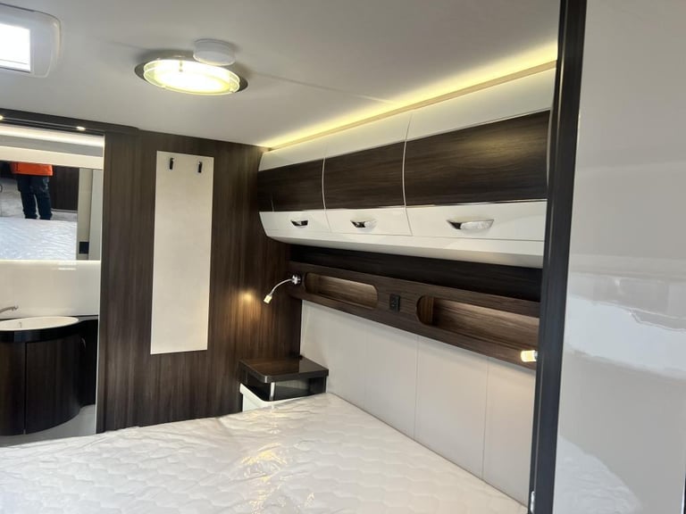 2024 HOBBY PRESTIGE 720 WQC 4 Berth fixed island bed End washroom