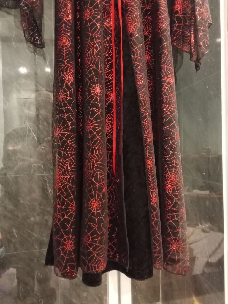 Halloween vampiress costume for child