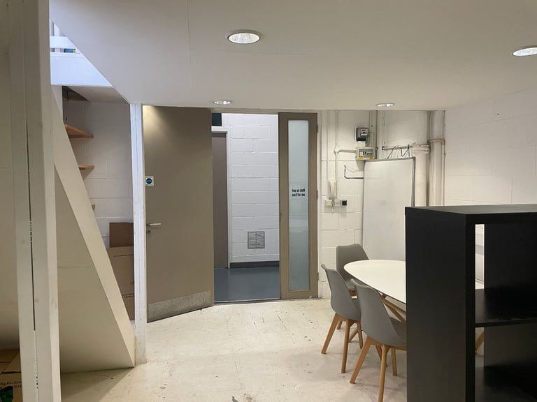 20sqm ground floor studio/ office of 2-storey studio to rent near Finsbury Park, N7.