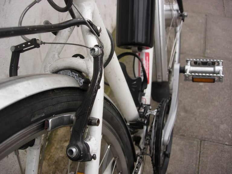 Electric Bike/ Hybrid/ Commuter Bike by Specialized, White, Medium, JUST SERVICED/ CHEAP PRICE!!!