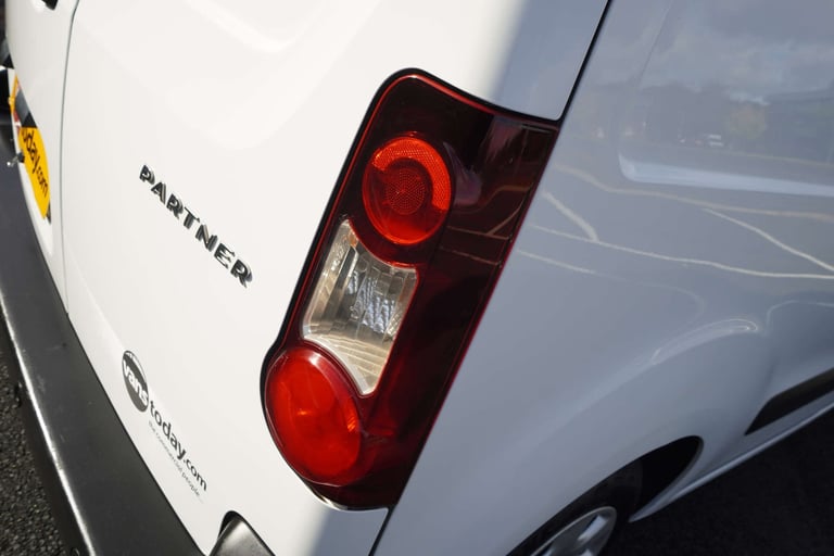 2018 Peugeot Partner 1.6 Partner Professional L1 Blue HDi + EURO 6 Panel Van Diesel Manual