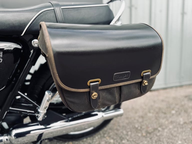 STUNNING 2018/18 TRIUMPH BONNEVILLE T100 MOTORCYCLE 