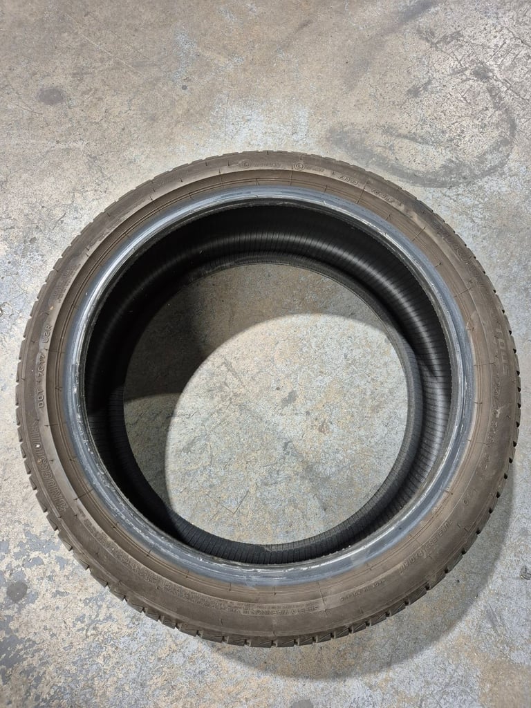image for Bridgestone tyer 225 40 18 