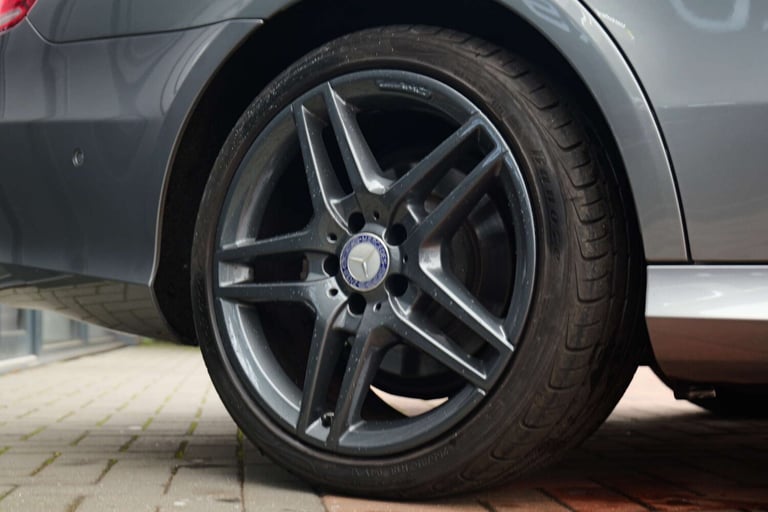 2015 Mercedes-Benz E Class 2.1 E220 AMG Line Bluetec Auto 4dr Saloon Diesel Automatic