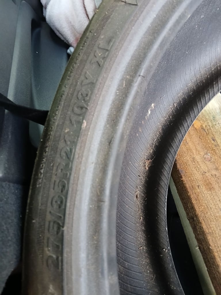 275/35r21