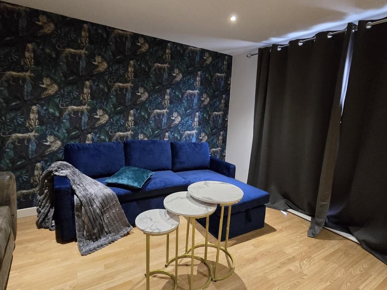 2 bed flat near Bow station 
