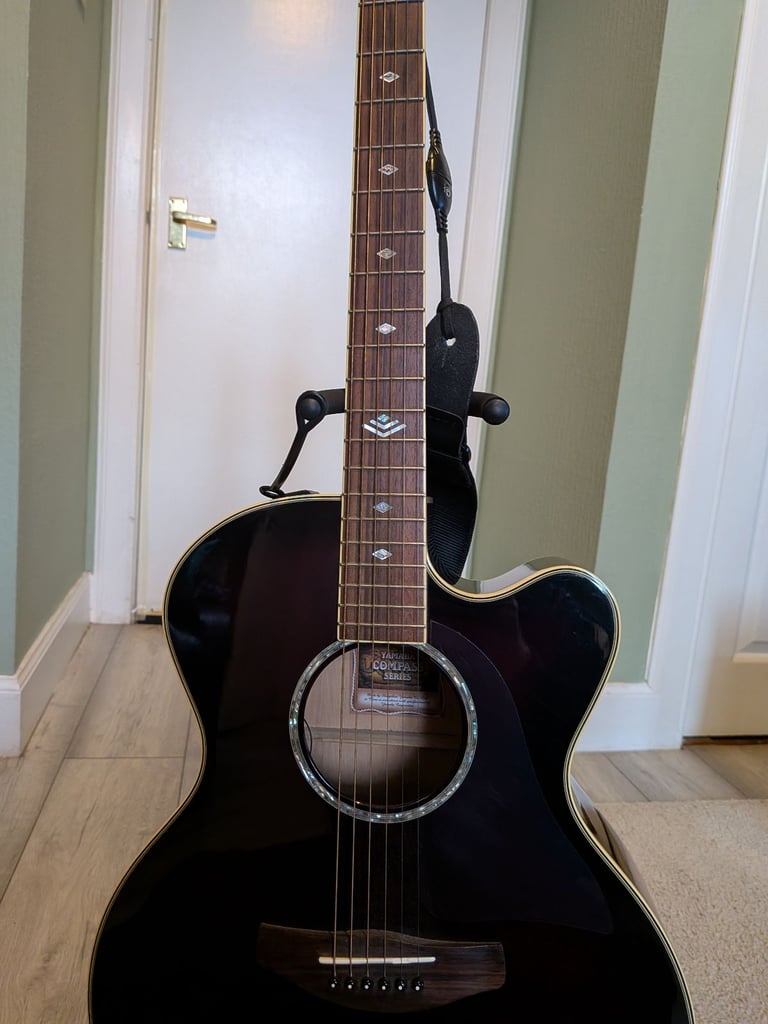 Yamaha CPX 900 SERIES semi-electric acoustic guitar 