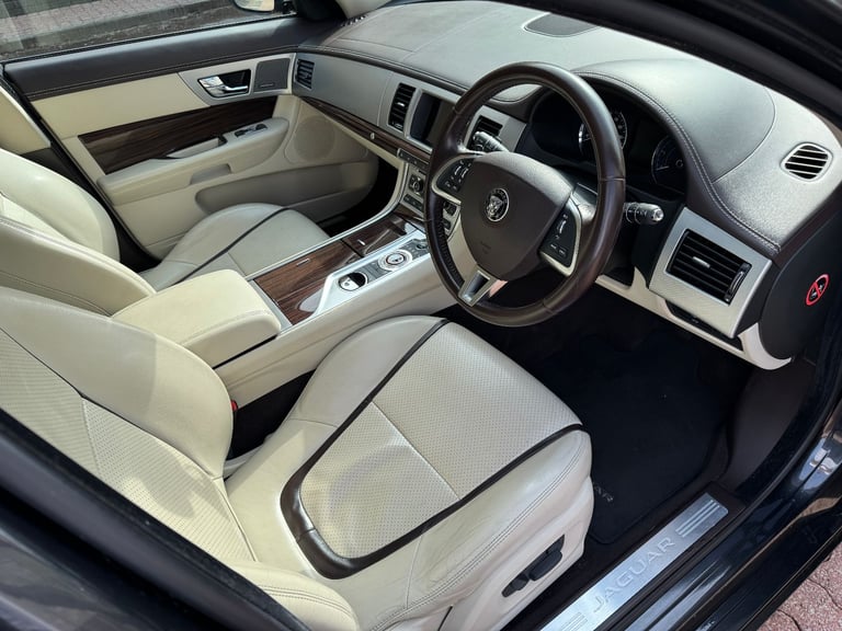 Jaguar XF Portfolio 2.2d Luxury Saloon Auto 4dr Diesel