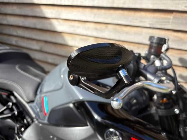 2023 / 73 Yamaha MT10 £10000 Grey 5978 miles.