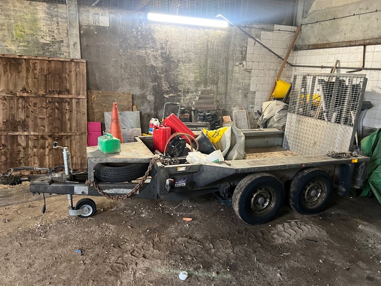 Takeuchi TB 016 digger with trailer and breaker