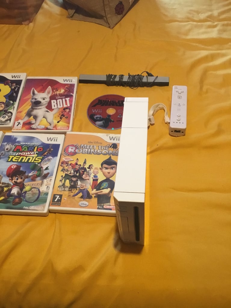 Wii console bundle,6 games,wii remote etc