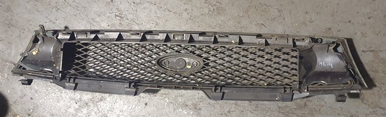 Ford Mondeo Front Bumper Grille 2002