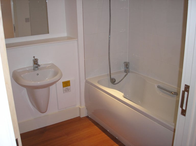 Modern Spacious Double One Bedroom 3rd Floor Apartment with Balcony at City Lofts Roath