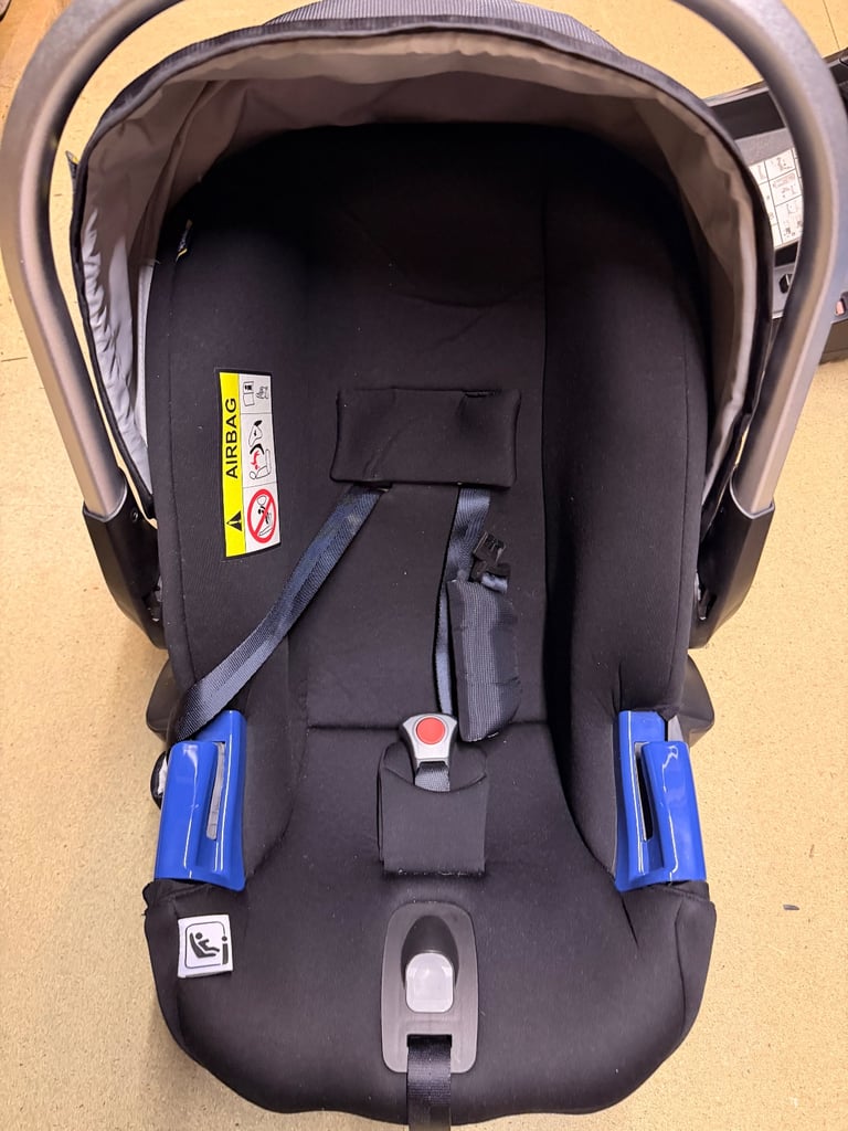 New born car seat with base in very good condition for sale 