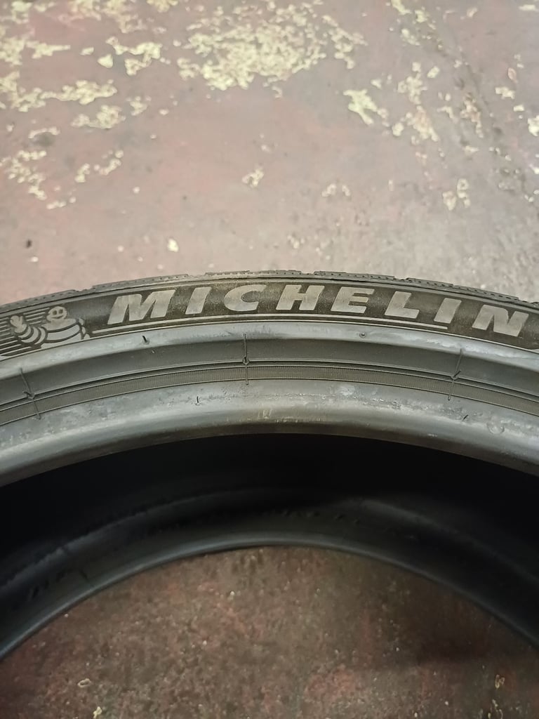 1x 285 30 22 Michelin Tyre