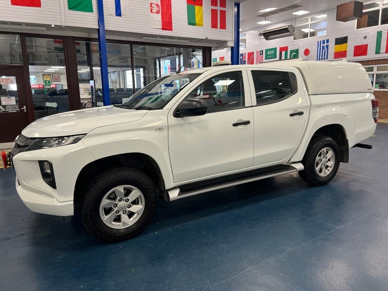 2020 Mitsubishi L200 4LIFE 2.3DI-D 150PS 4X4 DOUBLE CAB PICK UP C/W REAR PRO TOP (EURO 6) PICK UP...