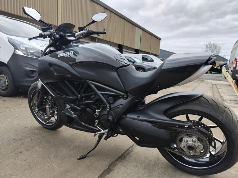 2011 61 DUCATI DIAVEL CARBON 1198 PERFORMANCE NAKED CRUISER MUSCLE 1200 HPI CLEA