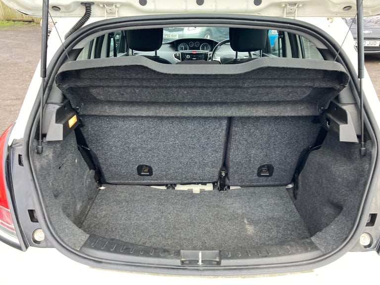 2012 Chrysler Ypsilon 1.2 SE 5dr HATCHBACK Petrol Manual