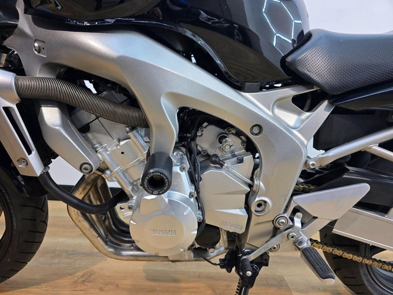 Yamaha FZ6 Fazer 600 Black 2004 - Crash Bobbins, Underseat Exhausts, 