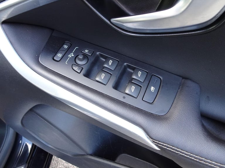 2019 Volvo V40 2.0 D2 R-Design Edition Euro 6 (s/s) 5dr HATCHBACK Diesel Manual