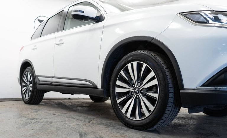 2020 MITSUBISHI OUTLANDER 2.0 MIVEC EXCEED SUV 5DR PETROL CVT 4WD EURO 6 (S/S) (