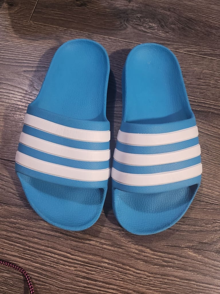 Boys adidas sliders size 1