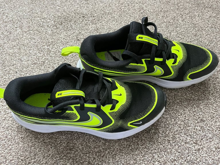 Nike Cosmic Runners junior size 5.5