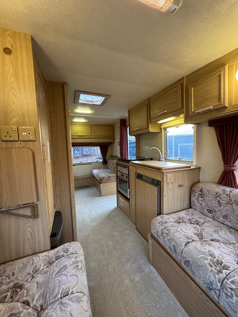 1998 Lunar Solar 465-5 Berth Caravan, Full Size Awning, Double Dinette Family Layout.