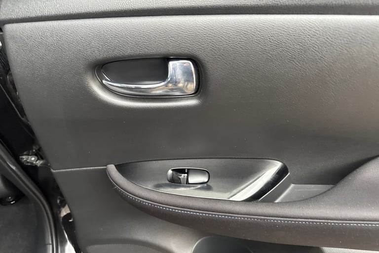 2022 Nissan Leaf 110kW N-Connecta 39kWh 5dr Auto Hatchback Electric Automatic