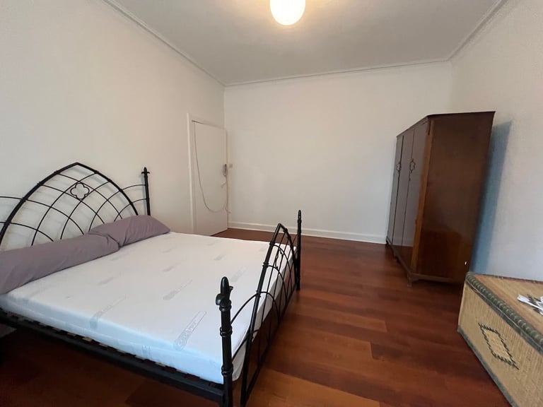 Uphall - 3 Bedroom, huge ground floor flat - Bright & Sunny - partially furnished 