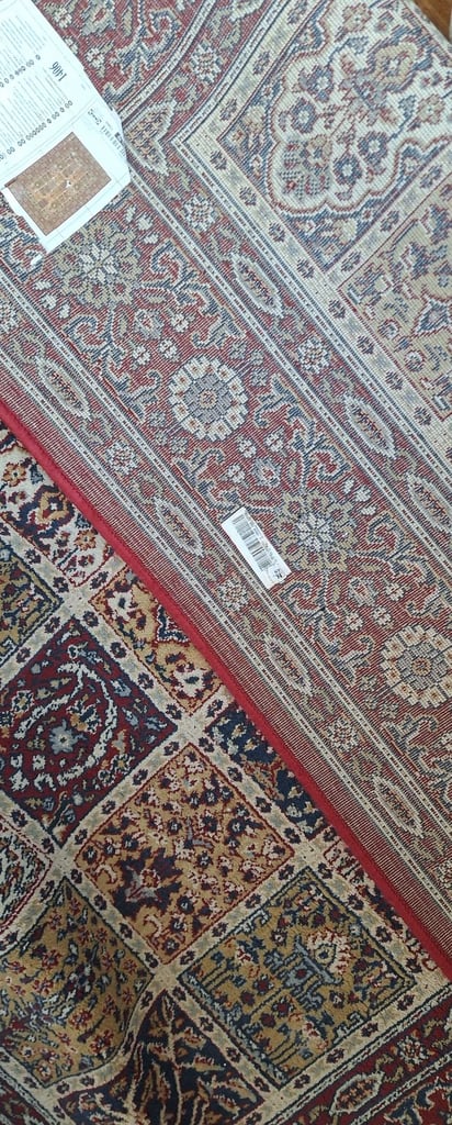 Egyptian style rug in good condition from free pets and smoke home 