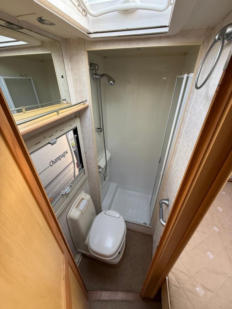 Elddis Odyssey 544 Fixed Bed Side Washroom