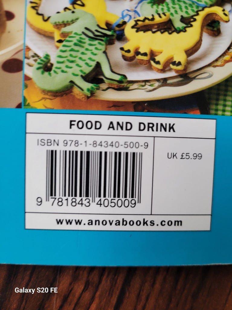  Preloved Kids' Cakes & Party Food Cookbook - Over 100 Triple-Tested Recipes!