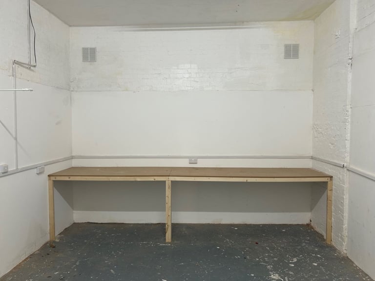 ** SPECIAL RENT FREE PERIOD **          Storage / Office / Creative Unit