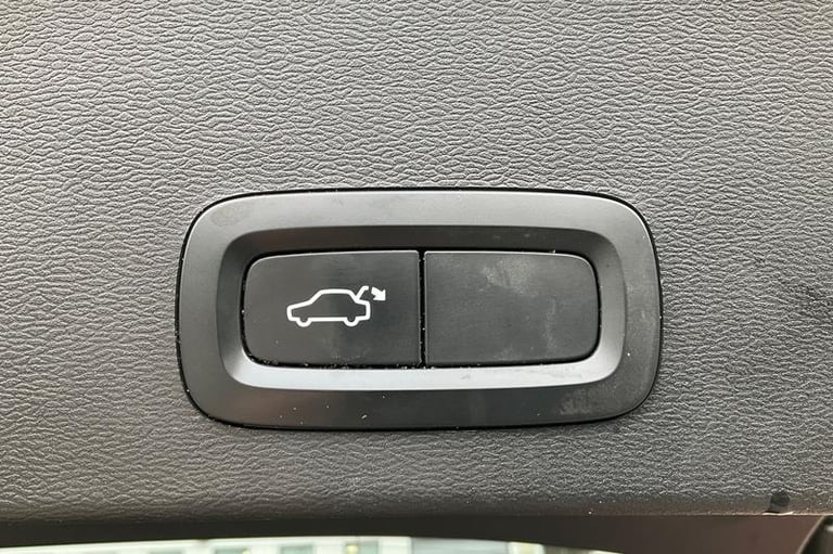 2020 Volvo XC40 2.0 B4P R DESIGN Pro 5dr Auto Semi-Auto Estate Petrol Semi Automatic